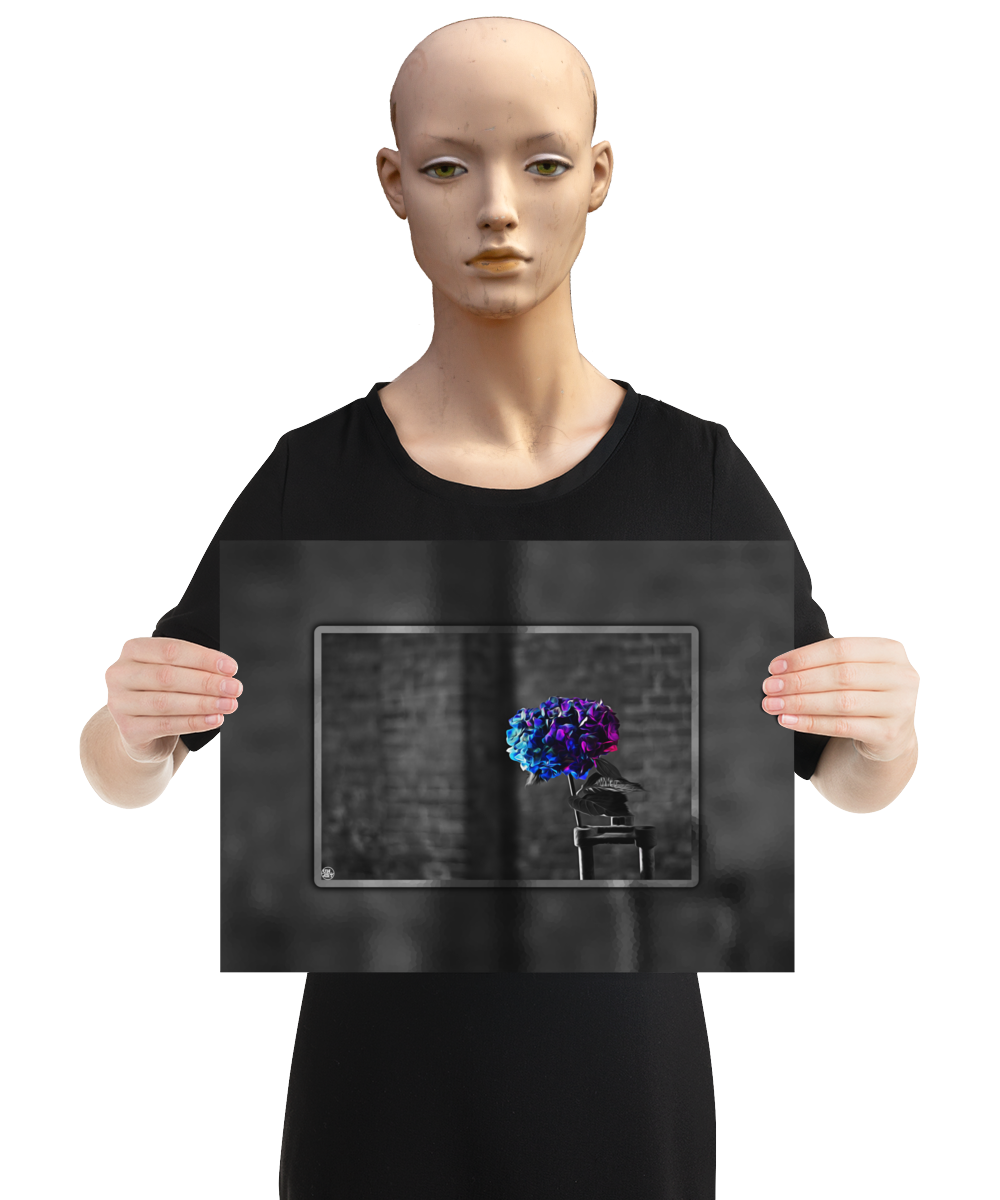 un4rt - the picture shows an edited photo. most of the picture is black and white. the main element is a hydrangea. the flowers of the hydrangea are coloured. the colours are blue and purple. the background is very blurred and only dimly visible. the picture was taken at the maze-club in berlin. the picture is presented by a mannequin.