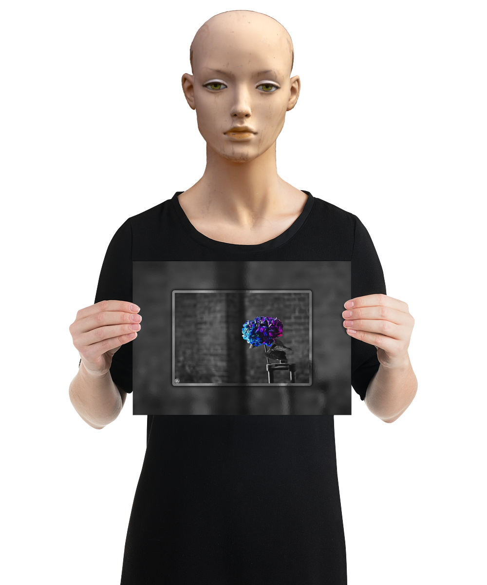 un4rt - the picture shows an edited photo. most of the picture is black and white. the main element is a hydrangea. the flowers of the hydrangea are coloured. the colours are blue and purple. the background is very blurred and only dimly visible. the picture was taken at the maze-club in berlin. the picture is presented by a mannequin.