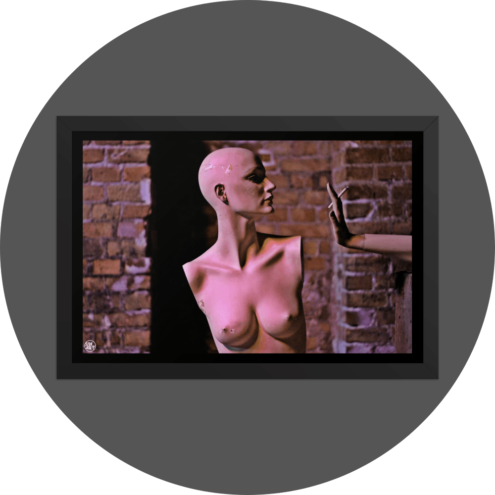 un4rt - the photographie shows the naked upper body of a bold mannequin without arms. the mannequin is looking sideways. a hand is offering a cigarette to the armless mannequin. brick stone wall in the background.