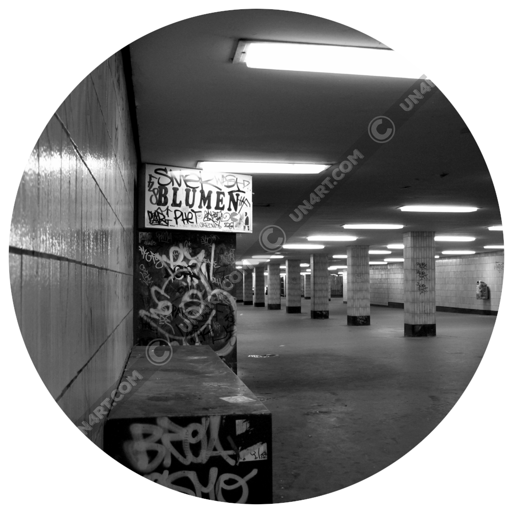 un4rt - titel image of the gallery "past passage". photography in black and white showing an old underground trespas in berlin, alexanderplatz. the trespas doesn´t exist anymore.